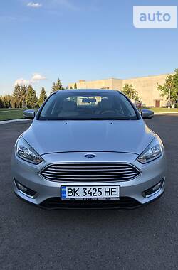 Седан Ford Focus 2015 в 