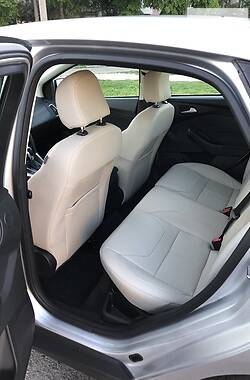 Седан Ford Focus 2015 в 