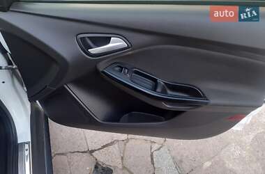 Хэтчбек Ford Focus 2013 в 
