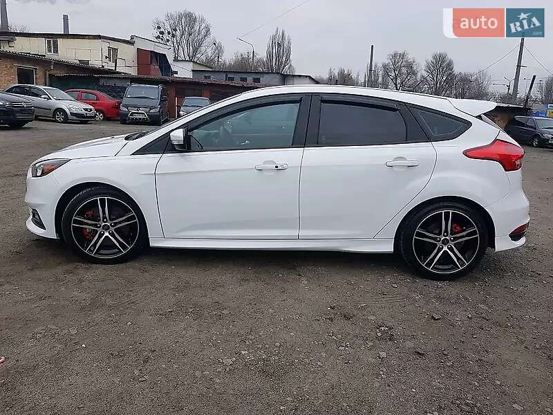Хэтчбек Ford Focus 2017 в Киеве