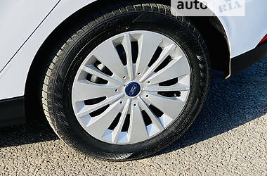 Хетчбек Ford Focus 2016 в 