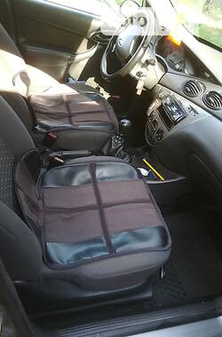 Хэтчбек Ford Focus 2004 в 