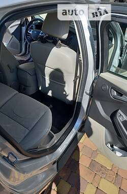 Хэтчбек Ford Focus 2012 в 