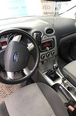 Хэтчбек Ford Focus 2010 в 