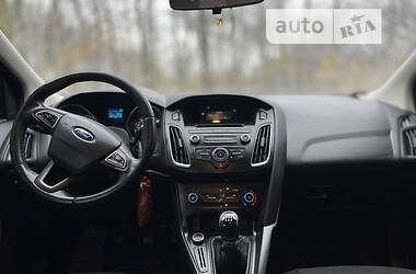 Хэтчбек Ford Focus 2016 в 