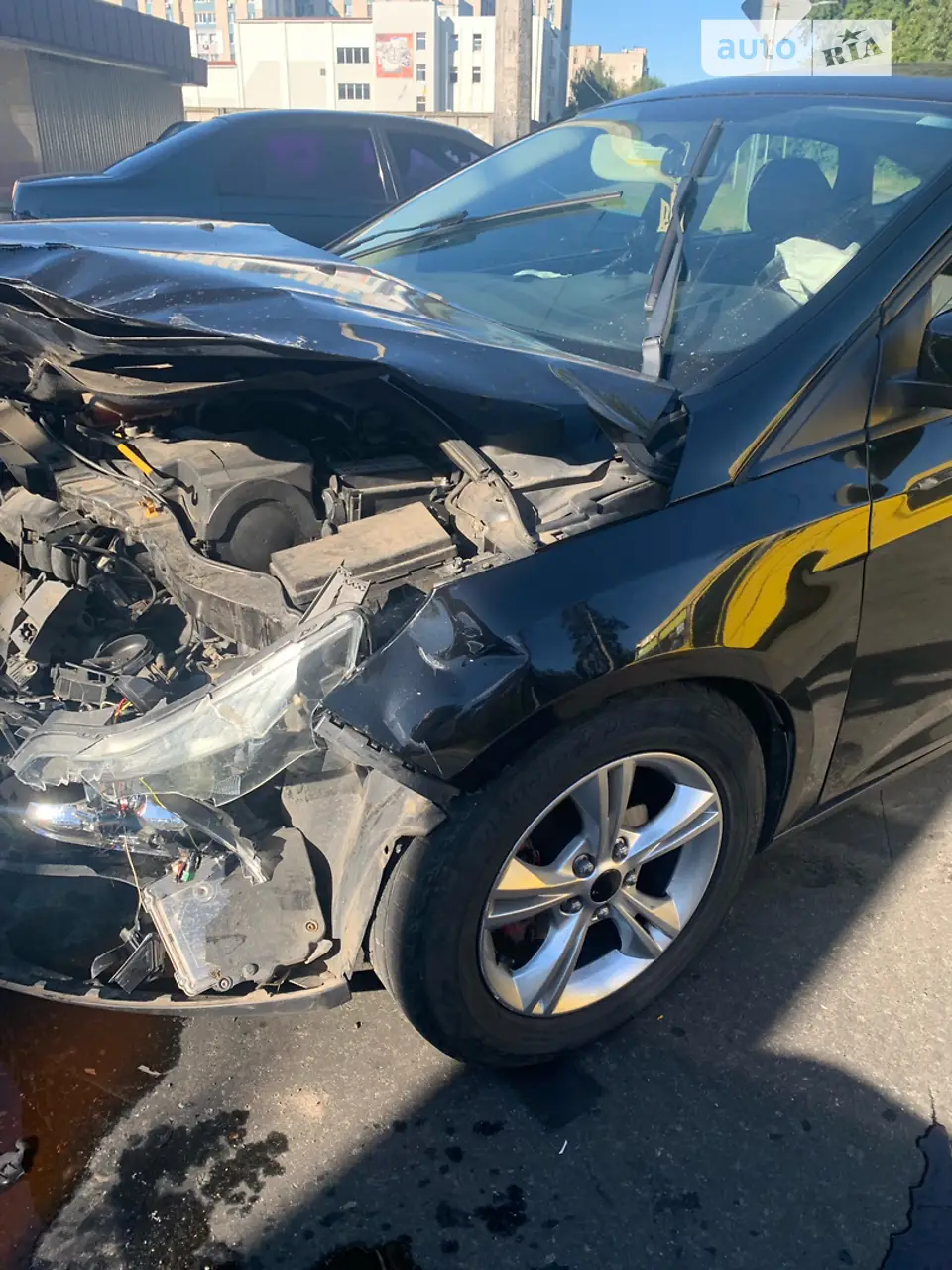 Продам срочно машину після ДТП. Машина на СТо всі деталі віддадуть. В середині салон в хорошому стані. Треба заміна подушок безпеки. 