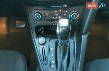 Седан Ford Focus 2015 в 