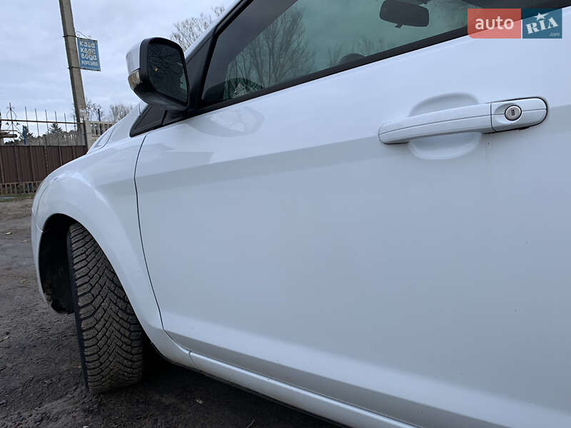 Хэтчбек Ford Focus 2010 в Попельне