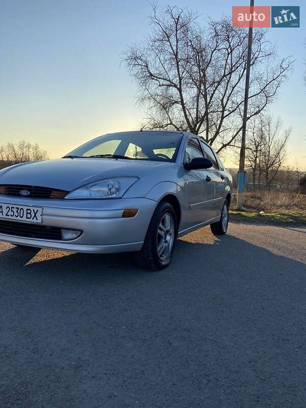 Седан Ford Focus 2001 в Южноукраинске