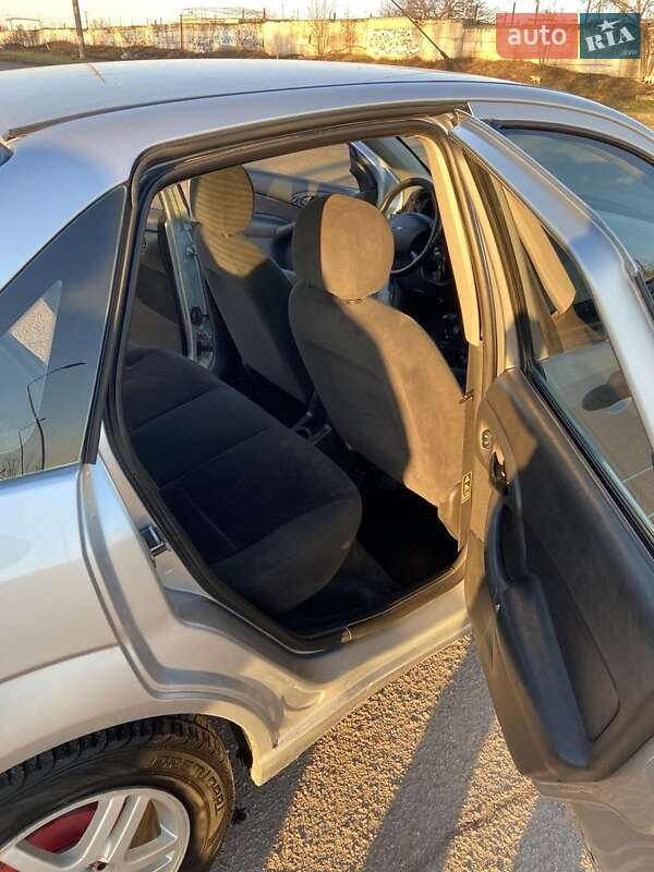 Седан Ford Focus 2001 в Южноукраинске