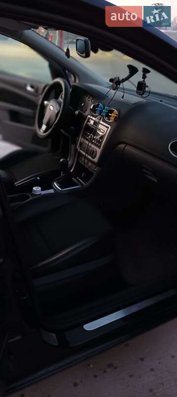 Хэтчбек Ford Focus 2006 в Тячеве