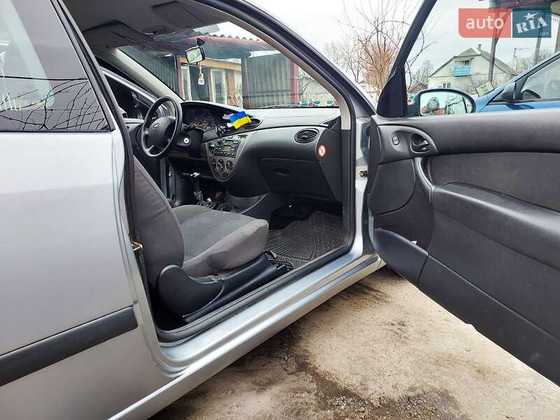 Хэтчбек Ford Focus 2002 в Староконстантинове