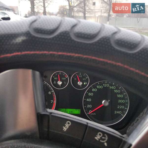 Хэтчбек Ford Focus 2006 в Ужгороде
