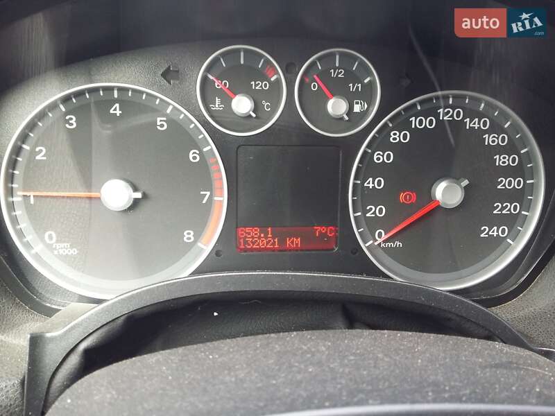 Хэтчбек Ford Focus 2007 в Олевске фото 2 Хэтчбек Ford Focus 2007 в Олевске