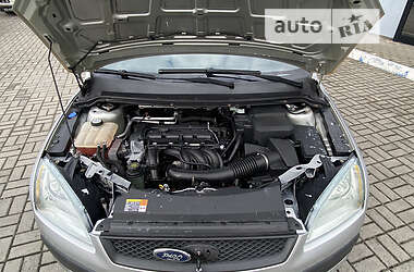 Хэтчбек Ford Focus 2006 в 