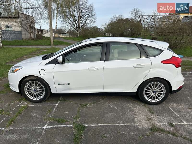 Хэтчбек Ford Focus 2015 в Вышгороде
