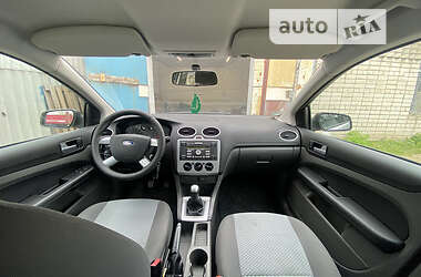 Хэтчбек Ford Focus 2006 в 