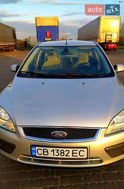 Хэтчбек Ford Focus 2005 в 