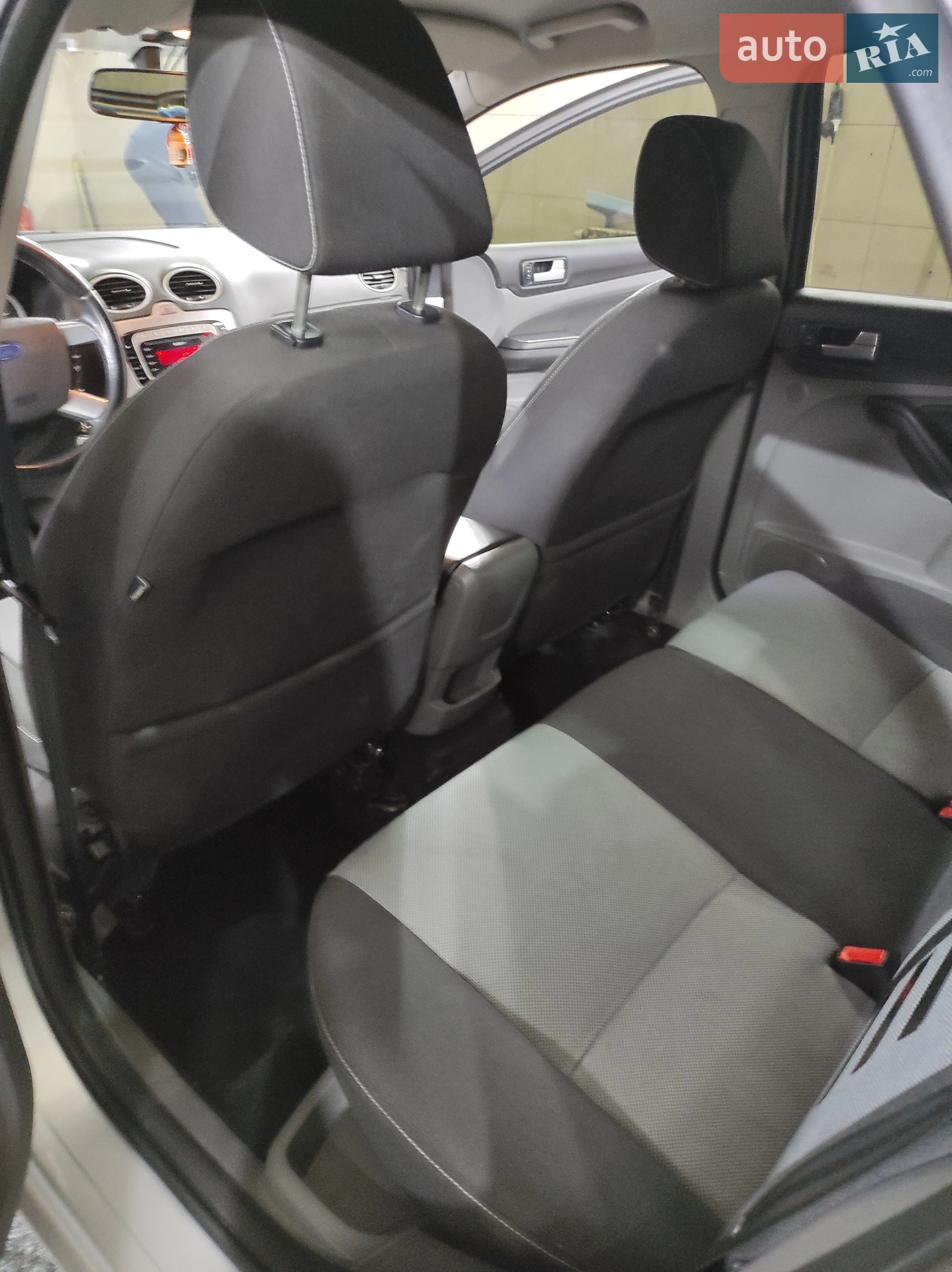 2010 Ford Focus - мініатюра 8