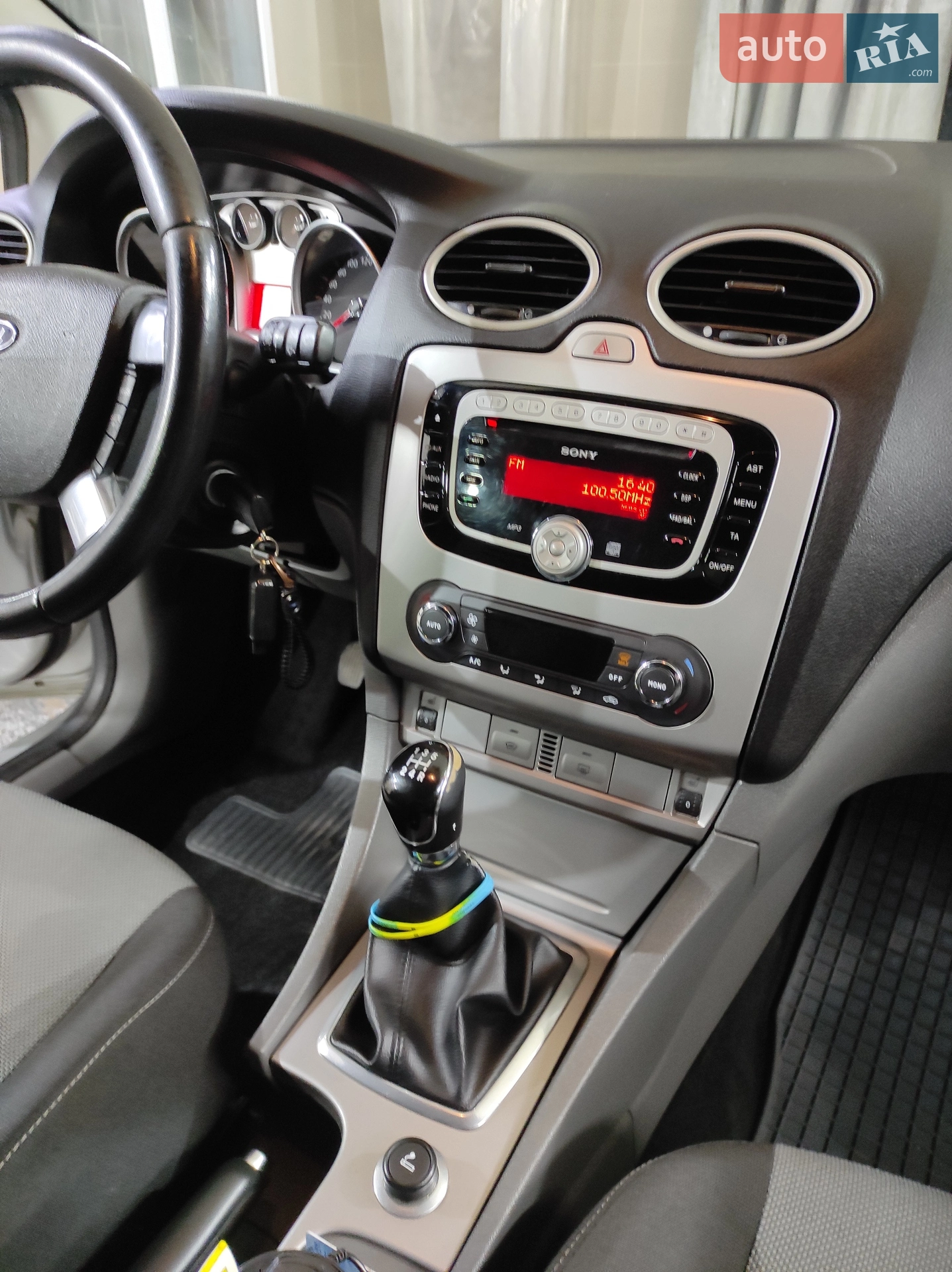 2010 Ford Focus - мініатюра 9