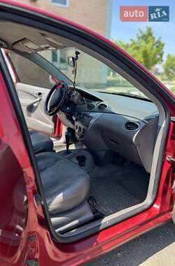 Хэтчбек Ford Focus 2002 в 