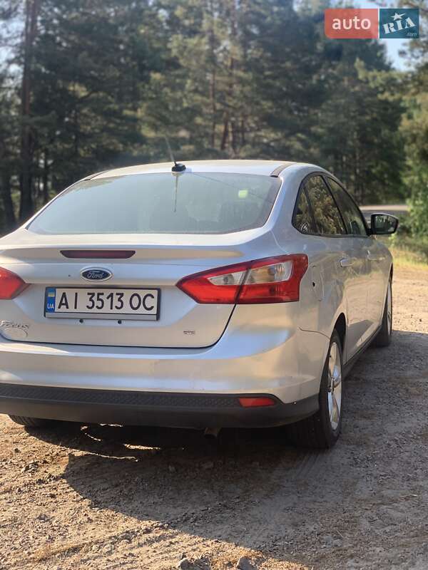 Седан Ford Focus 2013 в Макарове