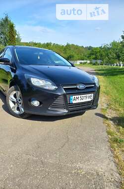 Хэтчбек Ford Focus 2012 в 