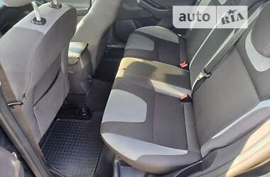 Хэтчбек Ford Focus 2012 в 