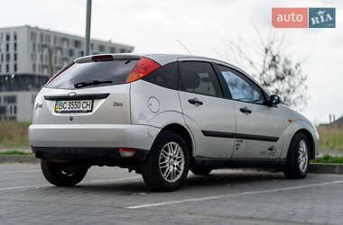 Хэтчбек Ford Focus 2001 в 