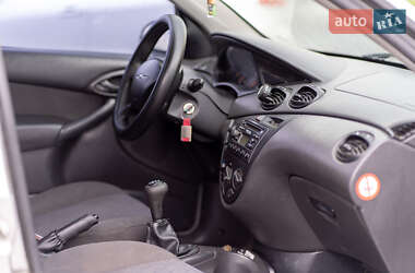 Хэтчбек Ford Focus 2001 в 