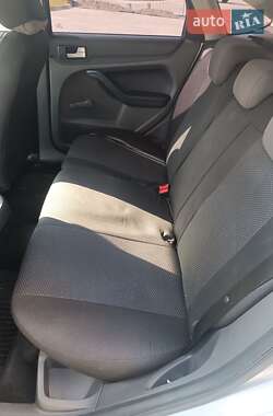 Хэтчбек Ford Focus 2007 в 