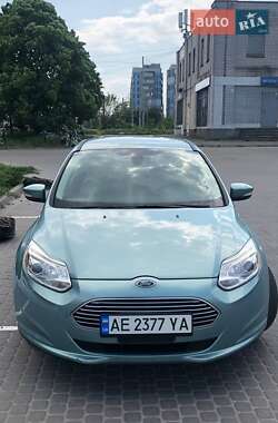 Хэтчбек Ford Focus 2012 в 