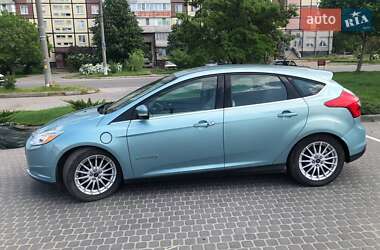 Хэтчбек Ford Focus 2012 в 
