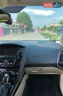Хэтчбек Ford Focus 2012 в 