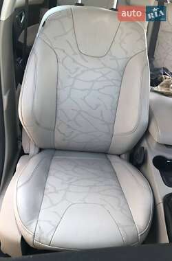 Хэтчбек Ford Focus 2012 в 