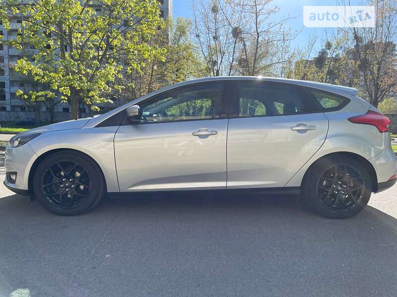 Хэтчбек Ford Focus 2015 в Киеве