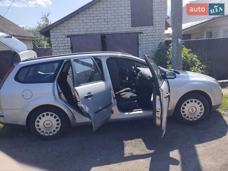 Универсал Ford Focus 2005 в Глухове