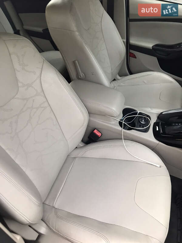 Хэтчбек Ford Focus 2012 в Буске