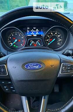 Хэтчбек Ford Focus 2016 в Днепре