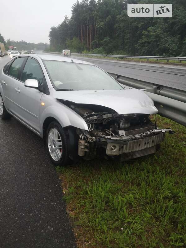 Хэтчбек Ford Focus 2005 в 