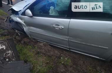 Хэтчбек Ford Focus 2005 в 