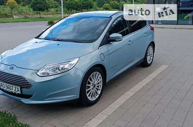 Хэтчбек Ford Focus 2013 в 