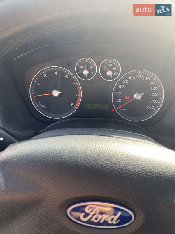 Хэтчбек Ford Focus 2006 в Тячеве