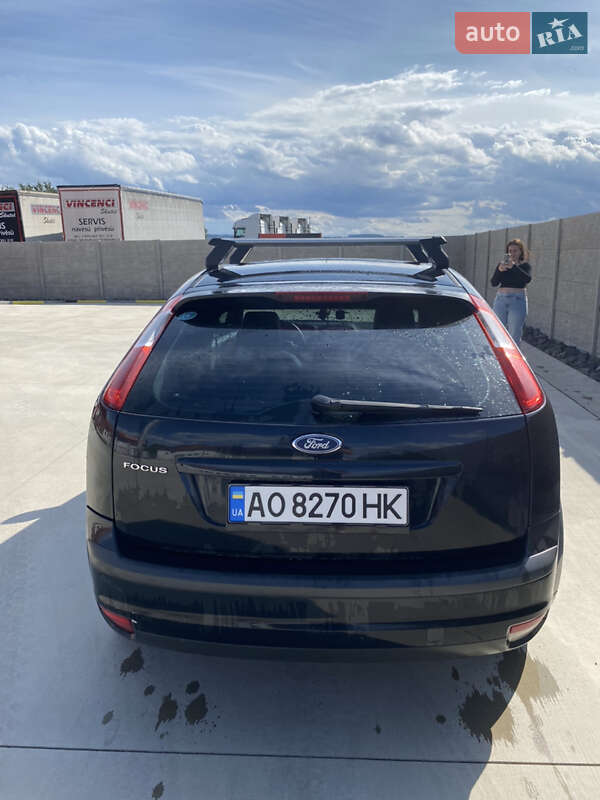 Хэтчбек Ford Focus 2006 в Тячеве