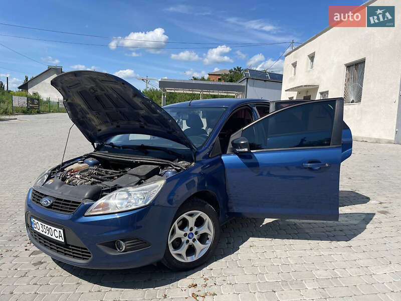 Хэтчбек Ford Focus 2008 в Борщеве