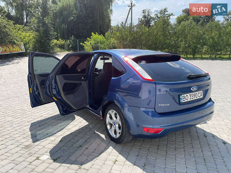 Хэтчбек Ford Focus 2008 в Борщеве
