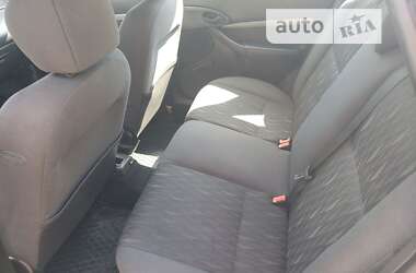 Хэтчбек Ford Focus 2002 в 