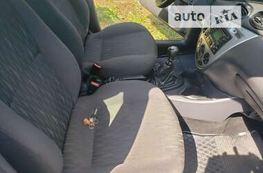 Хэтчбек Ford Focus 2002 в 