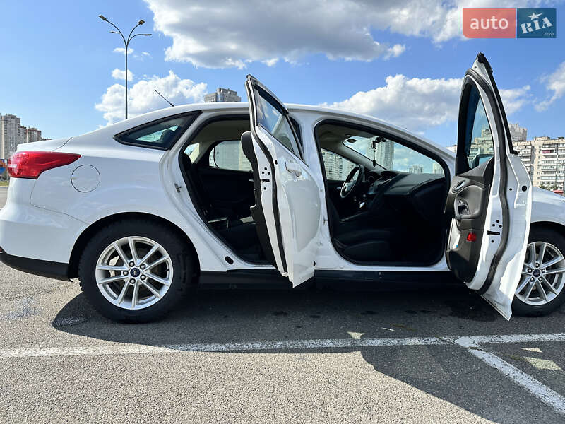 Седан Ford Focus 2016 в Киеве