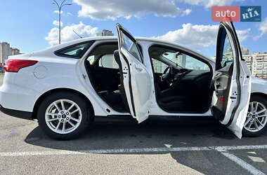 Седан Ford Focus 2016 в 